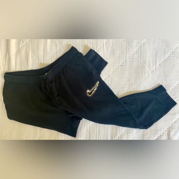 ✨ Nike Gold Swoosh Joggers DX6447-010 | Black 1X | Streetwear 🔥 - Picture 1 of 11